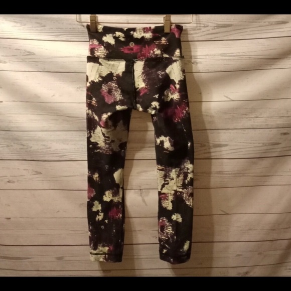 Lululemon capris crop - Picture 3 of 6
